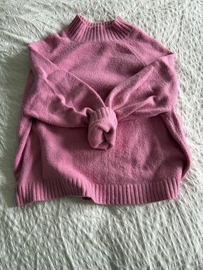 CUTE BUBBLEGUM Mock Neck Sweater 🎀❣️